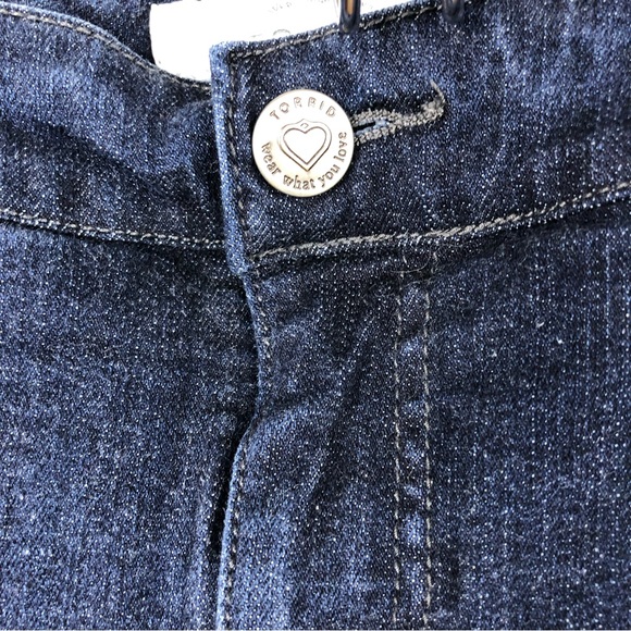 Torrid Boyfriend Jeans Dark Wash Size 28 - Picture 6 of 11